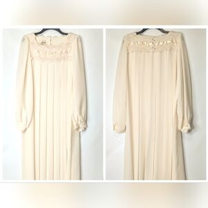 Vintage Chez California Plus Size 3x pleated dress, cream. Very flattering